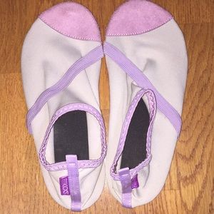 Gray and lilac Fitkicks